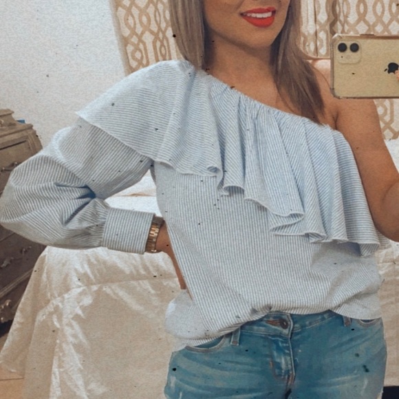 LOFT Tops - Loft one shoulder top ❤️